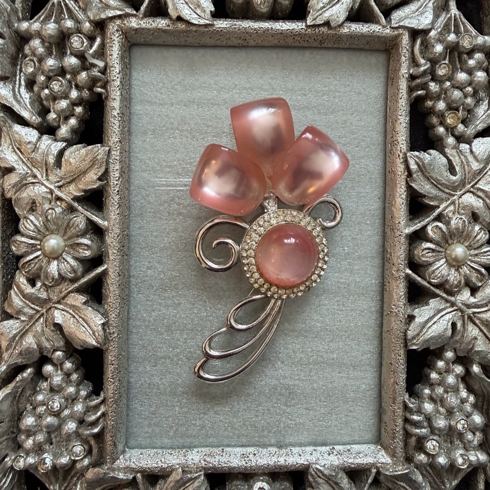 Vintage Peachy Pink Unique “RARE” w/Rhinestones, Silver Tone Large Flower Brooch